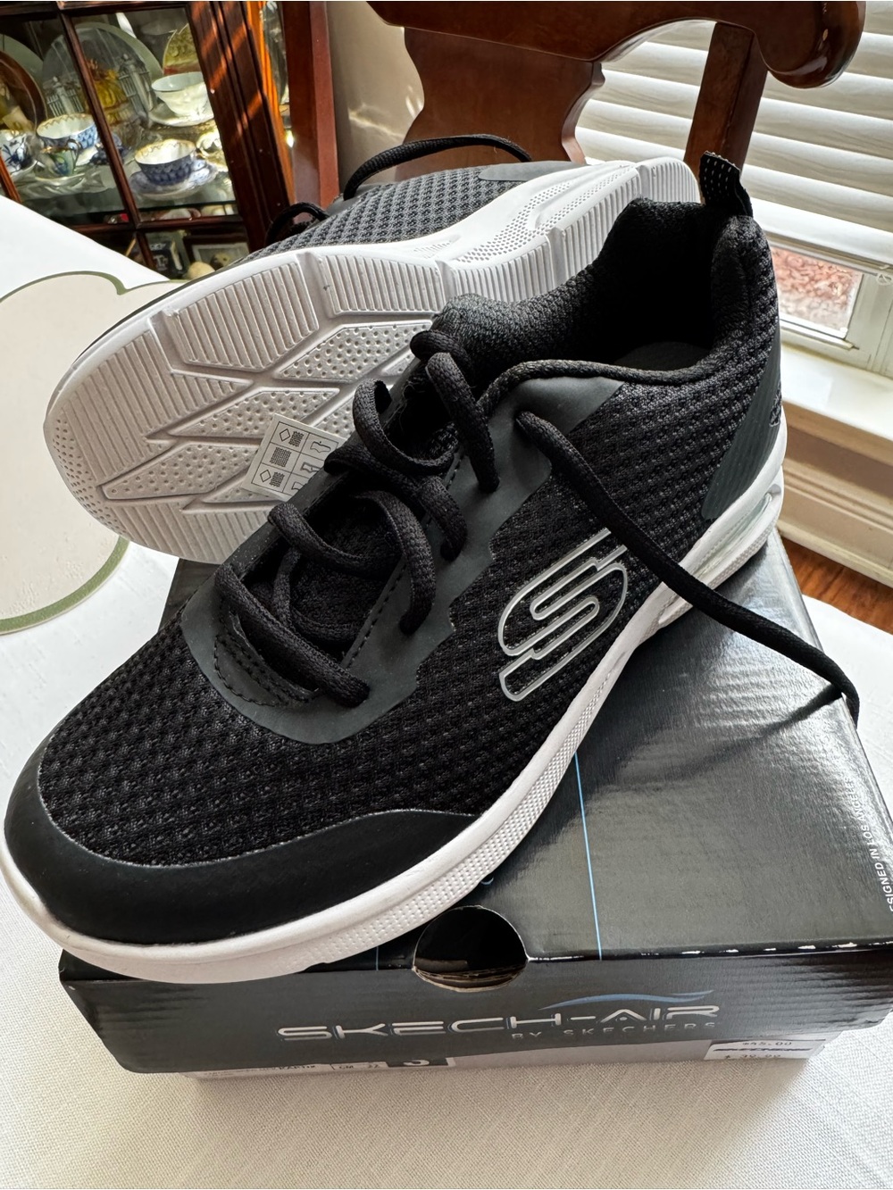 Skechers Kids Black and White Athletic Sneakers Size 3 Youth NIB